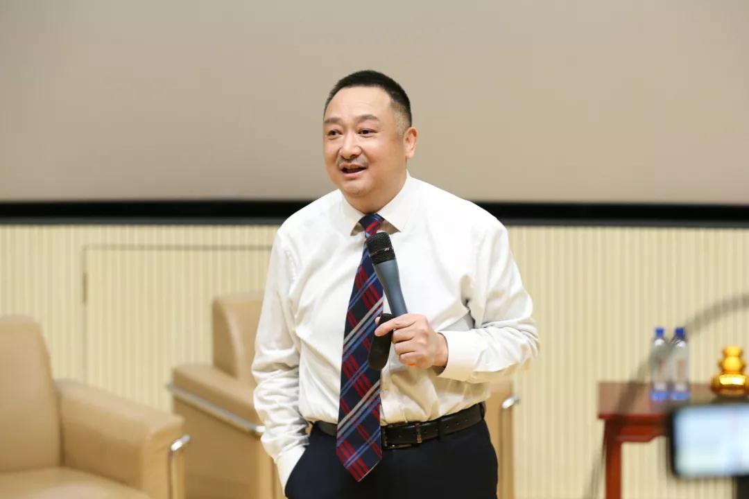 从江苏农村走出，他独闯深圳，创年产值超100亿企业，一句广告语风靡全国！