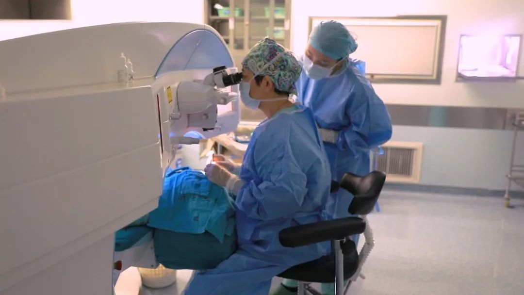 眼睛近视800度做激光后遗症,激光治疗近视散光有什么后遗症