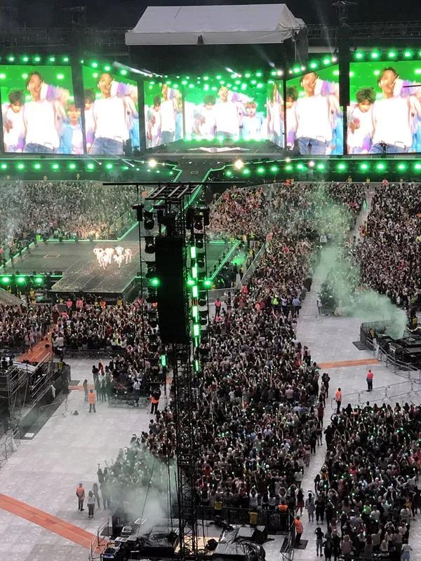 他们征服了这被世人铭记的传奇音乐圣殿，再次创造K-pop新历史