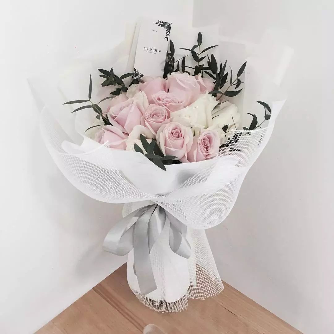 以香槟玫瑰为主的韩式花束,清新柔和治愈系韩式花束