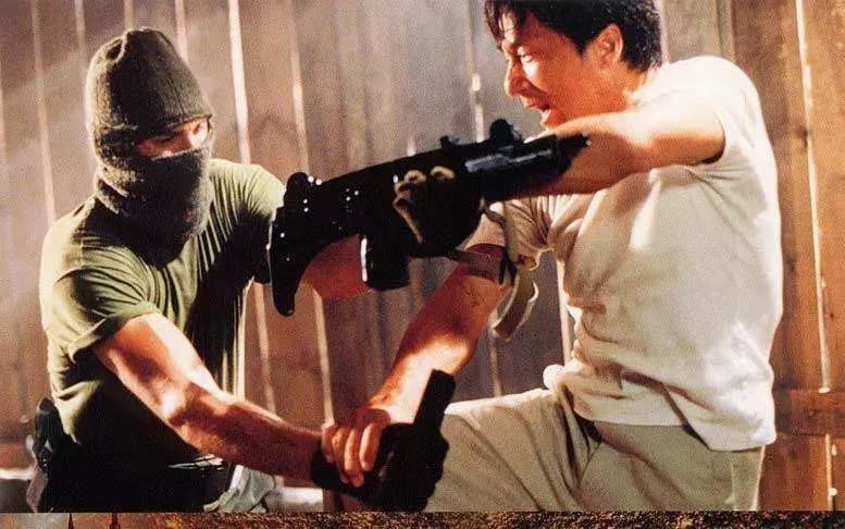 成龙电影中巨亏钱的一部,成龙20年前电影