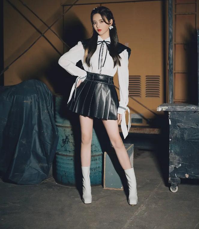 杨天真回应穿吊带裙被骂,杨天真晒旧照她真的特别自信