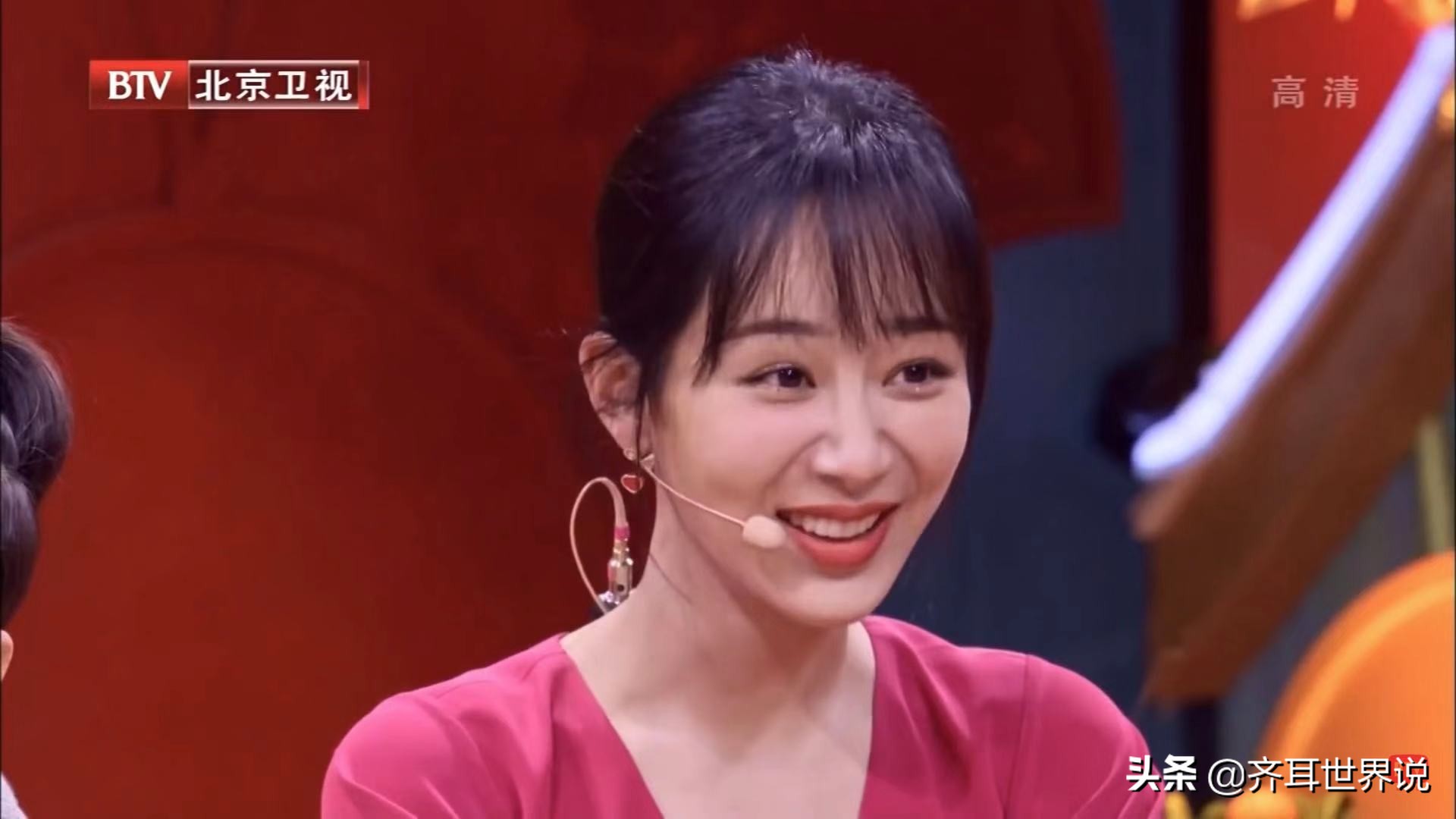 张一山在机场看杨紫的眼神,张一山对杨紫的承诺