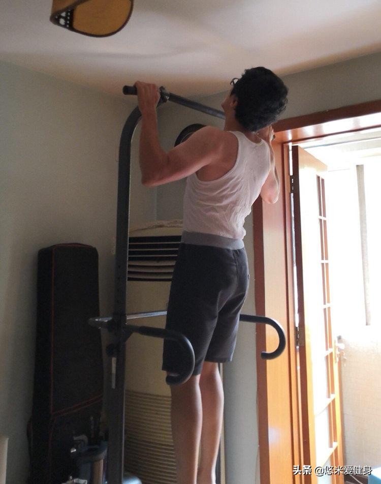 新手在家不用哑铃怎么锻炼身体,新手不用健身器材练肌肉