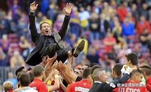 马德里的天空是红白色的,那天早晨钢琴曲