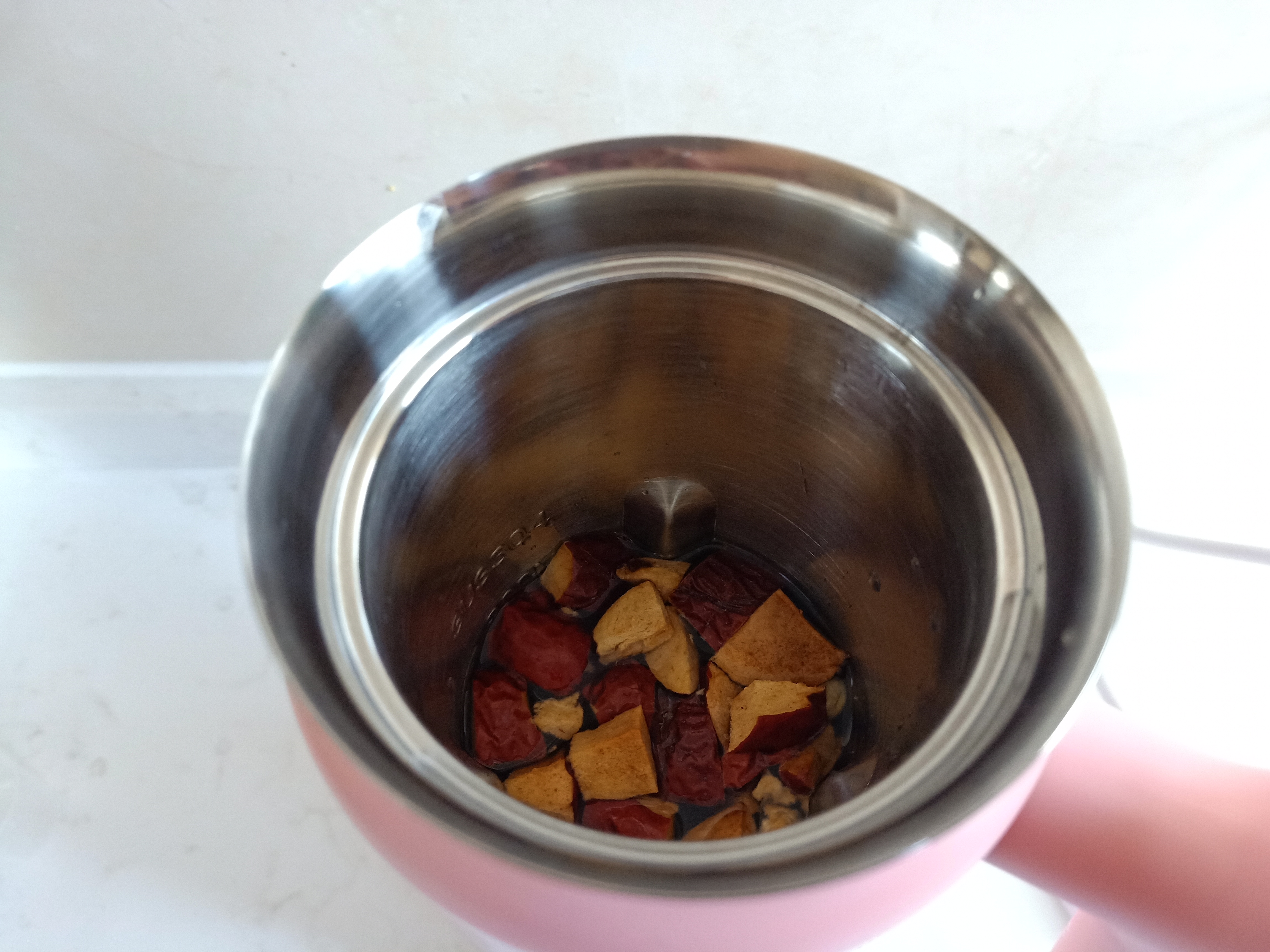 打豆浆的豆子要提前浸泡好吗,打豆浆前黄豆要煮吗