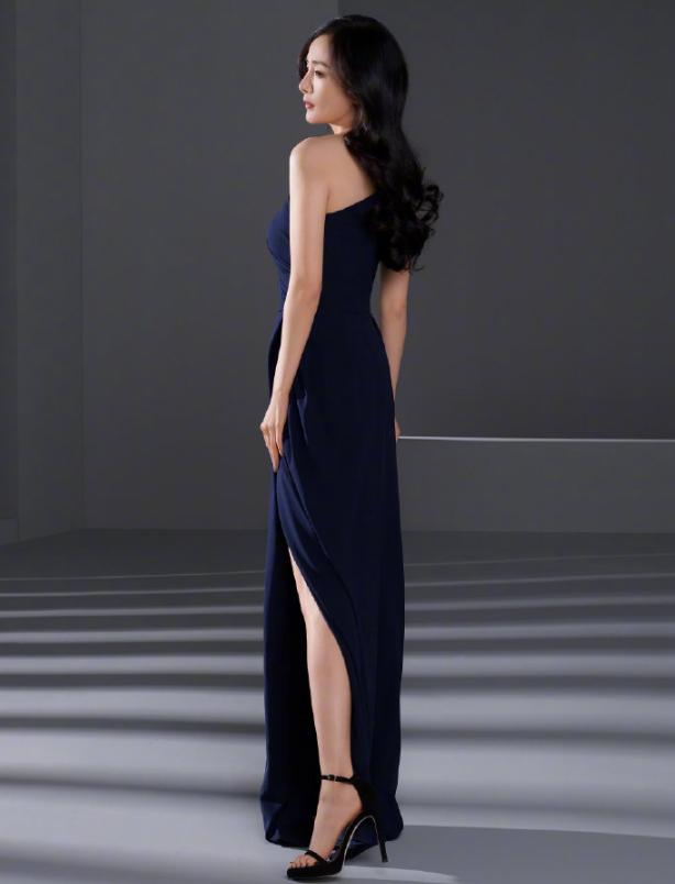 杨幂无修图真面容曝光,杨幂侧面照和之前对比