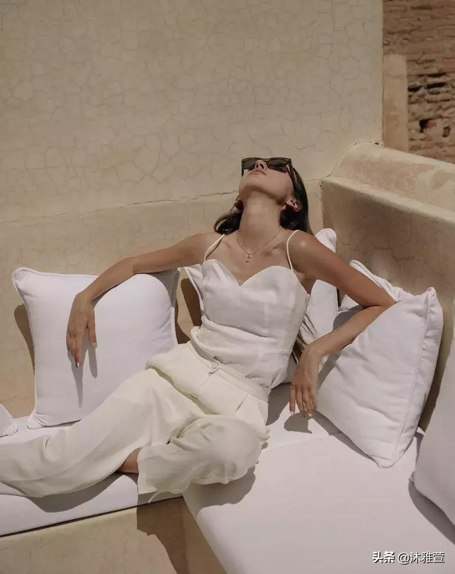 显瘦吊带直筒裤,你穿露肩吊带的样子