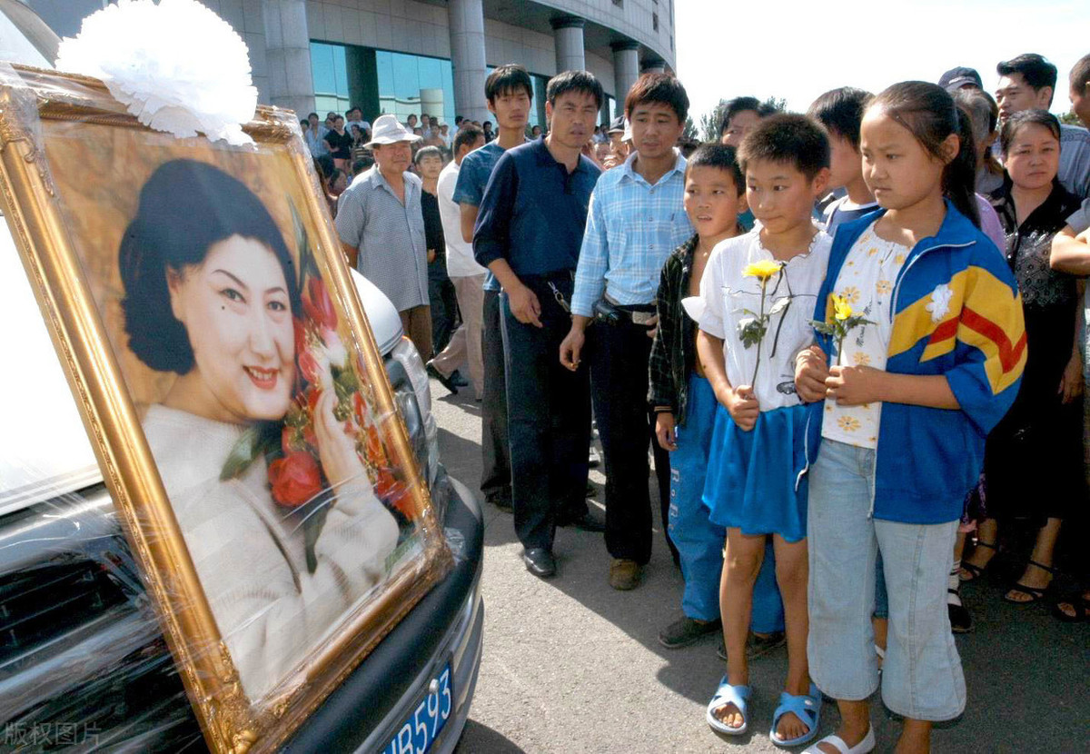 高秀敏女儿败掉7套房,高秀敏女儿李萱败光家产视频