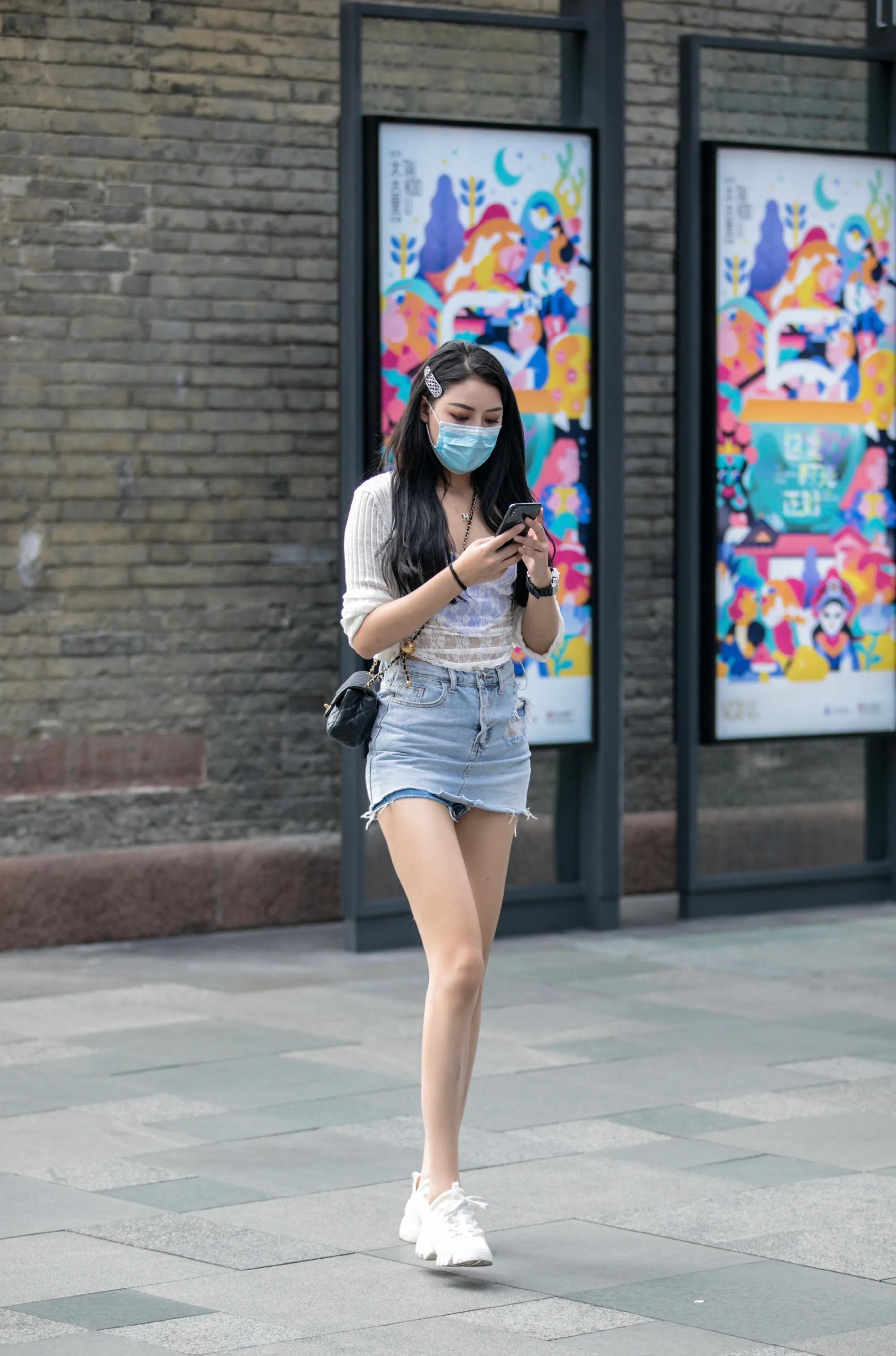 牛仔短裙怎么搭配才洋气？8套穿搭示范看一看