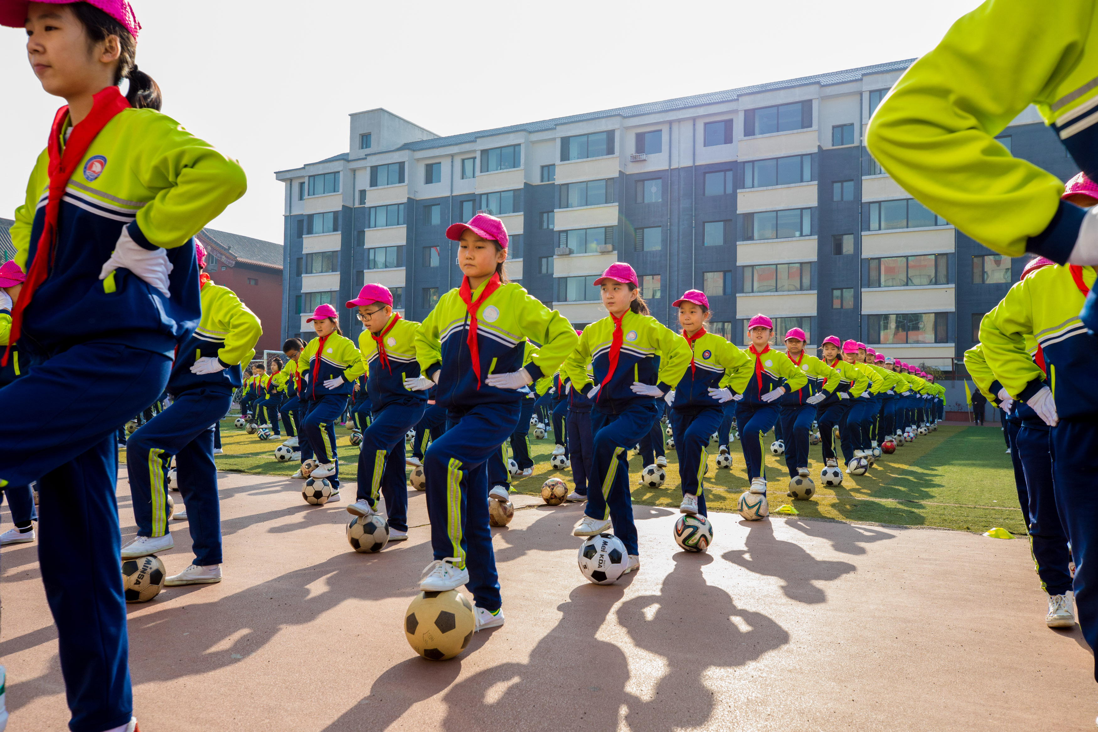 相约绿茵场追逐足球梦,相约绿茵场足球
