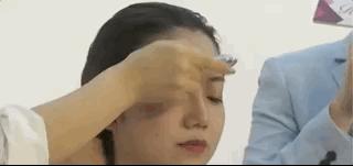 高情商的男生如何提醒女生口红沾牙上了？刘昊然的回答是最甜的