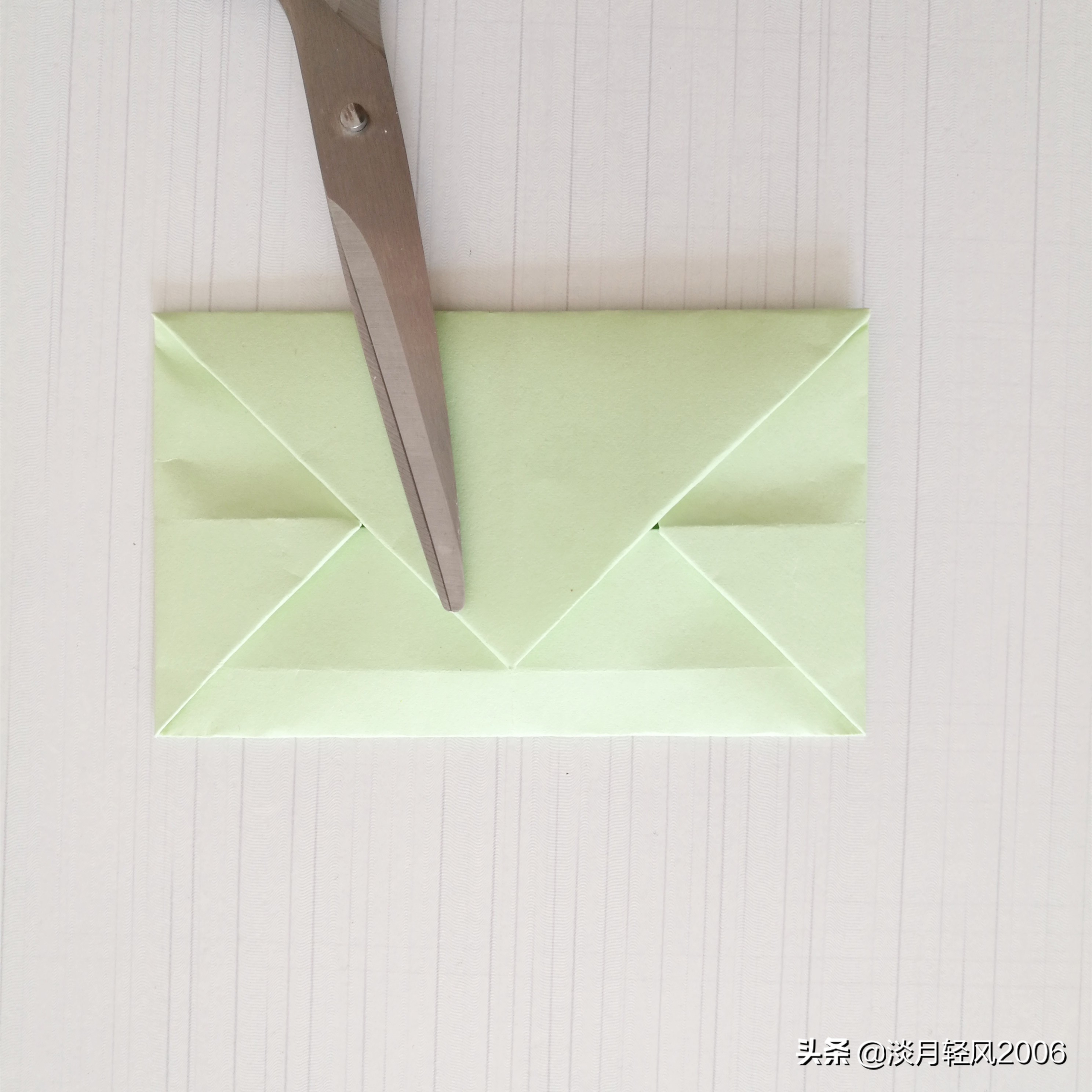 幼儿园手工折纸信封超简单,用正方形折纸做信封