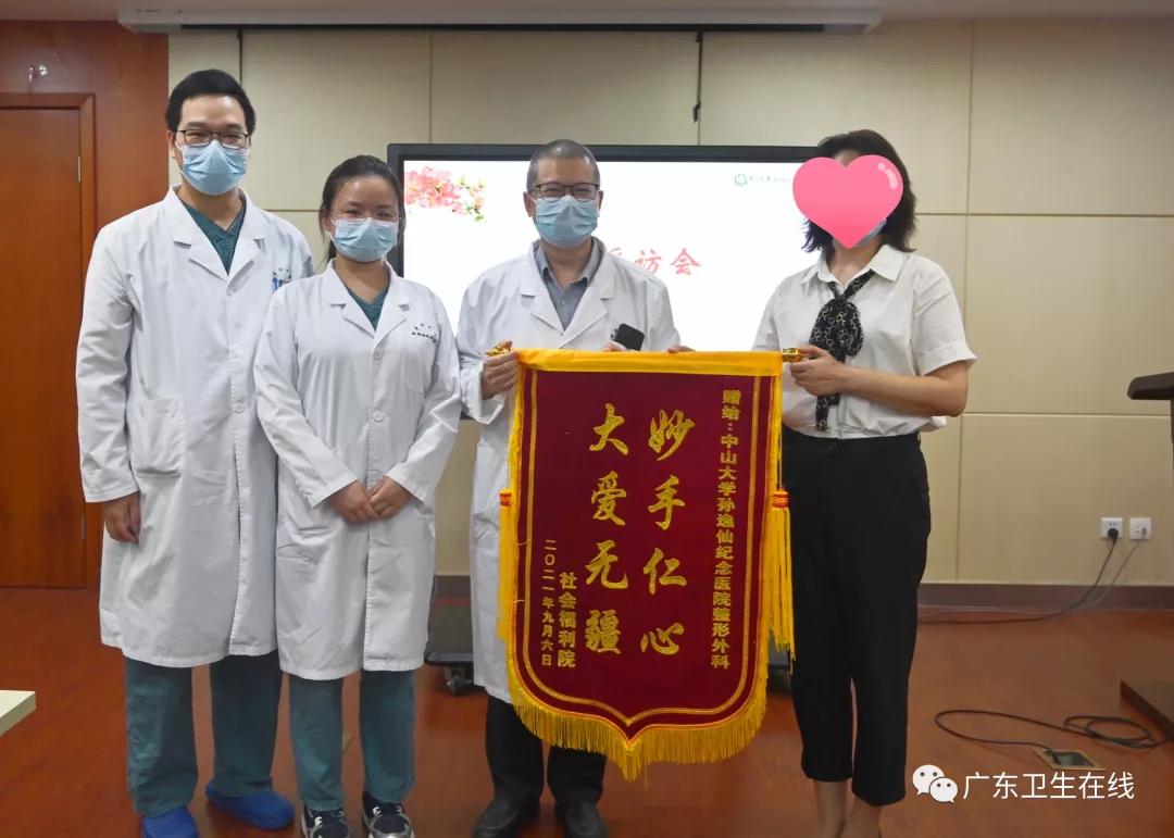 一个无阴茎的孤儿走进整形外科