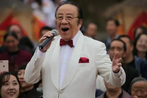 德艺双馨的老艺术家杨洪基,著名歌唱家杨洪基个人简介