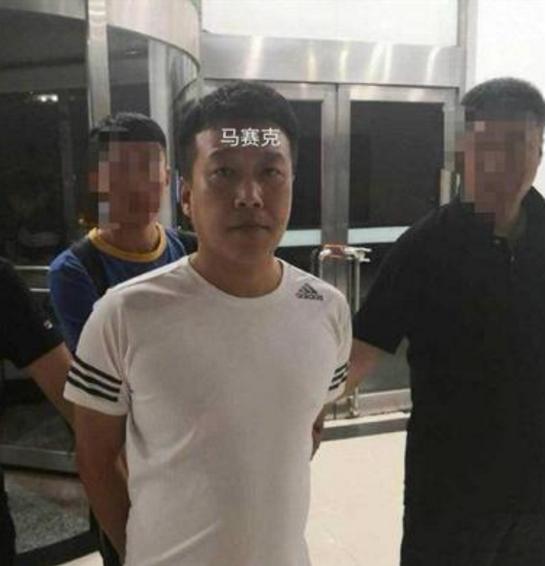 深夜暴打大连女孩被抓,吴亦凡等声援,男子*行暴**竟只是心情不好