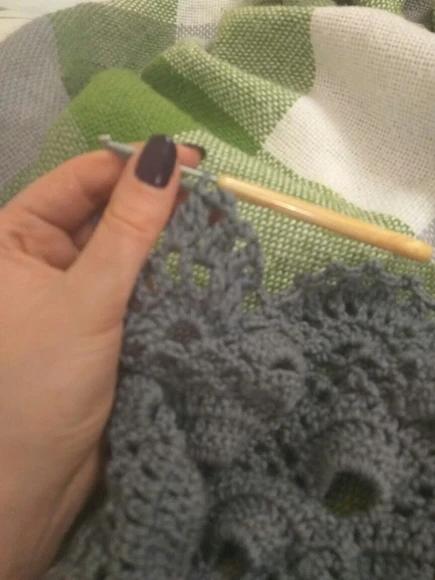 祖母方格三角围巾的各种编织方法,三角围巾镂空钩针花样图案大全