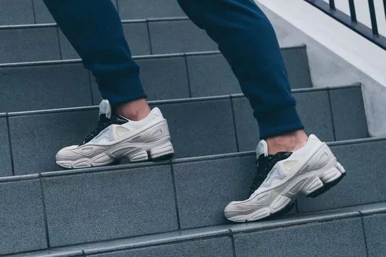 人生处处是陷阱万分小心,人生处处有坑我们要擦亮双眼