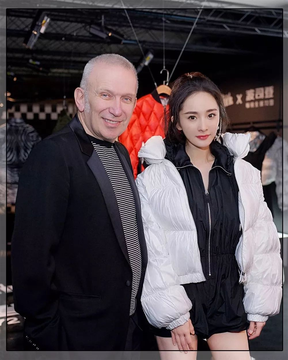 杨幂波司登羽绒服白色中长款,杨幂穿波司登羽绒服是哪一款