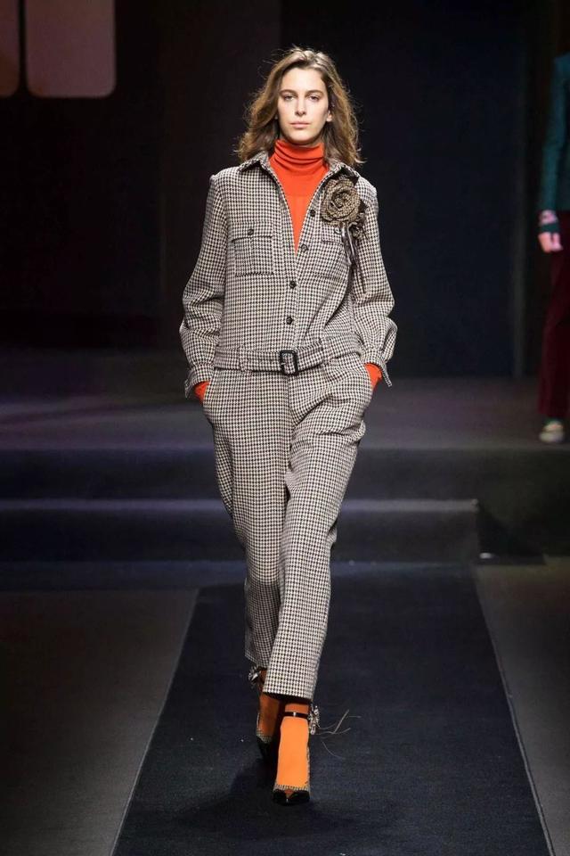 千鸟格再掀时尚潮流,穿对减龄提气质,再不是妈妈们的专属了