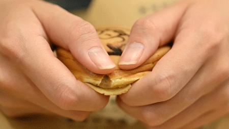 火了50年!台湾来の车轮饼,自带“拉丝”特效