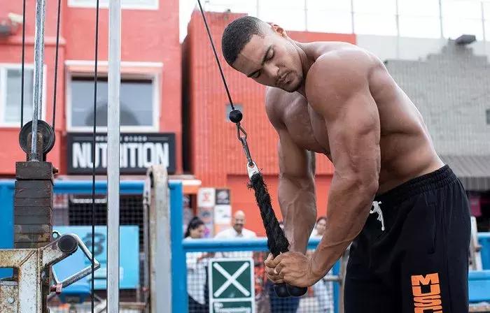 一天半小时锻炼计划表,无器械锻炼一周七天怎么安排项目