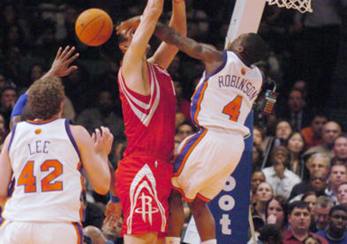 盖帽姚明、跨过霍华德、扣倒奥尼尔，活泼的小跳豆扣篮王罗宾逊