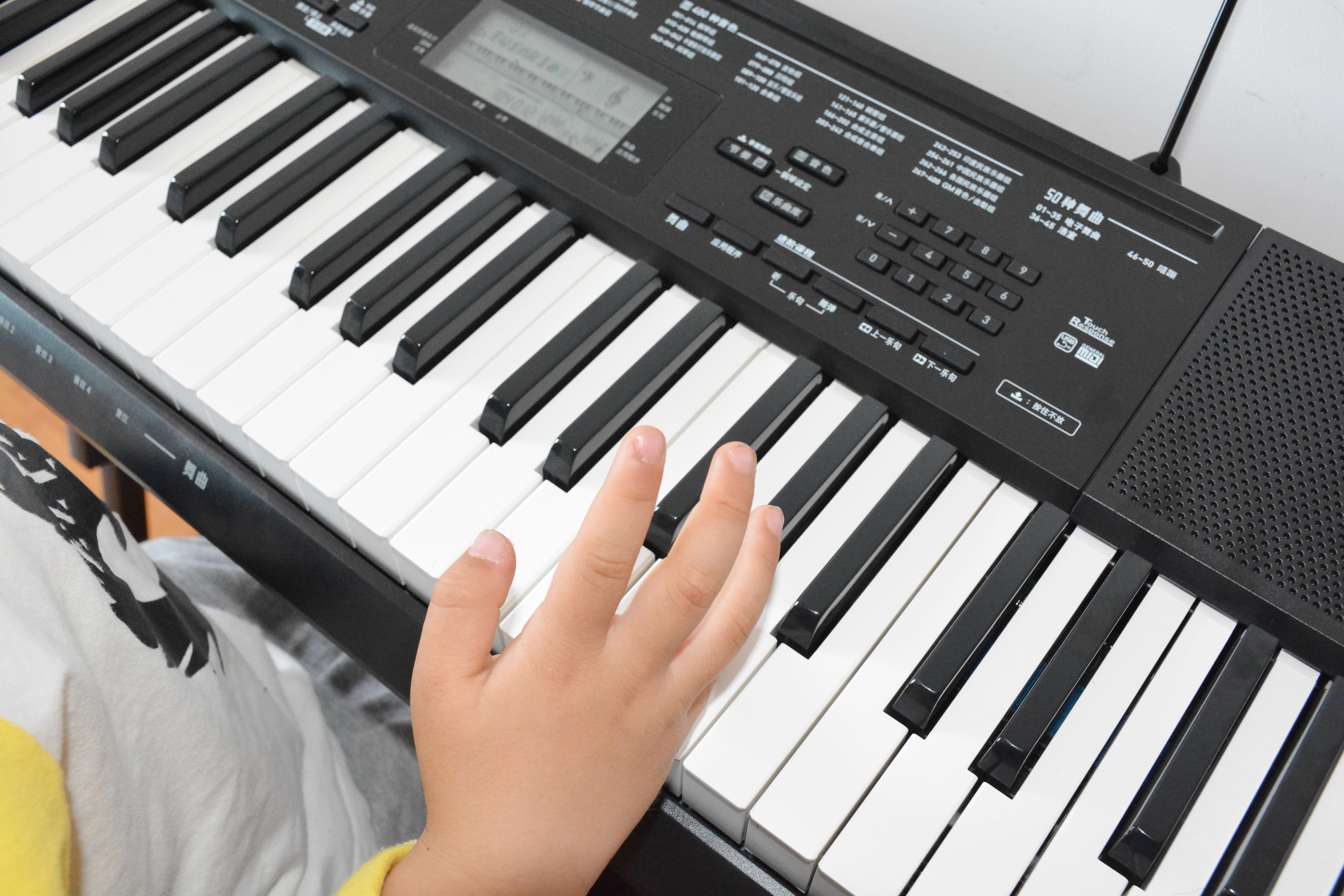 卡西欧电子琴插电还是使用电池,卡西欧电子琴弯音轮使用方法