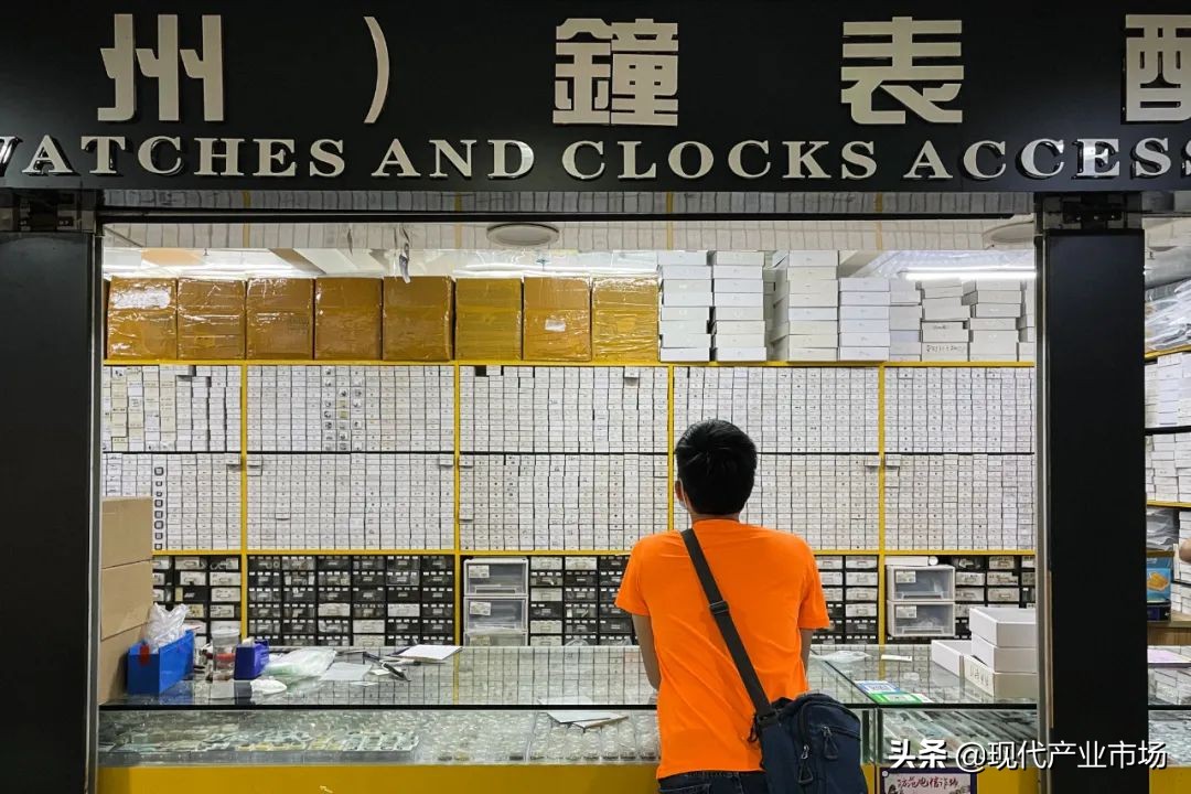 中国最大的钟表城，不想输给时间