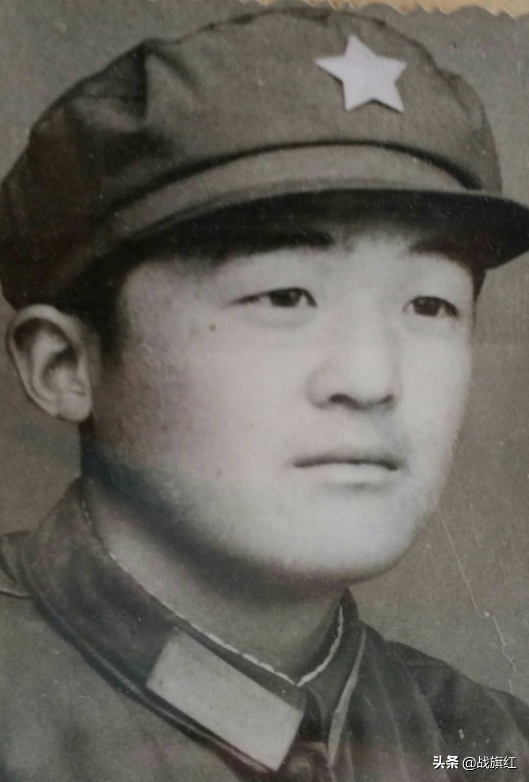 老兵拉肚子意外坐到木把，疼得直叫唤，班长背起老兵送到卫生队