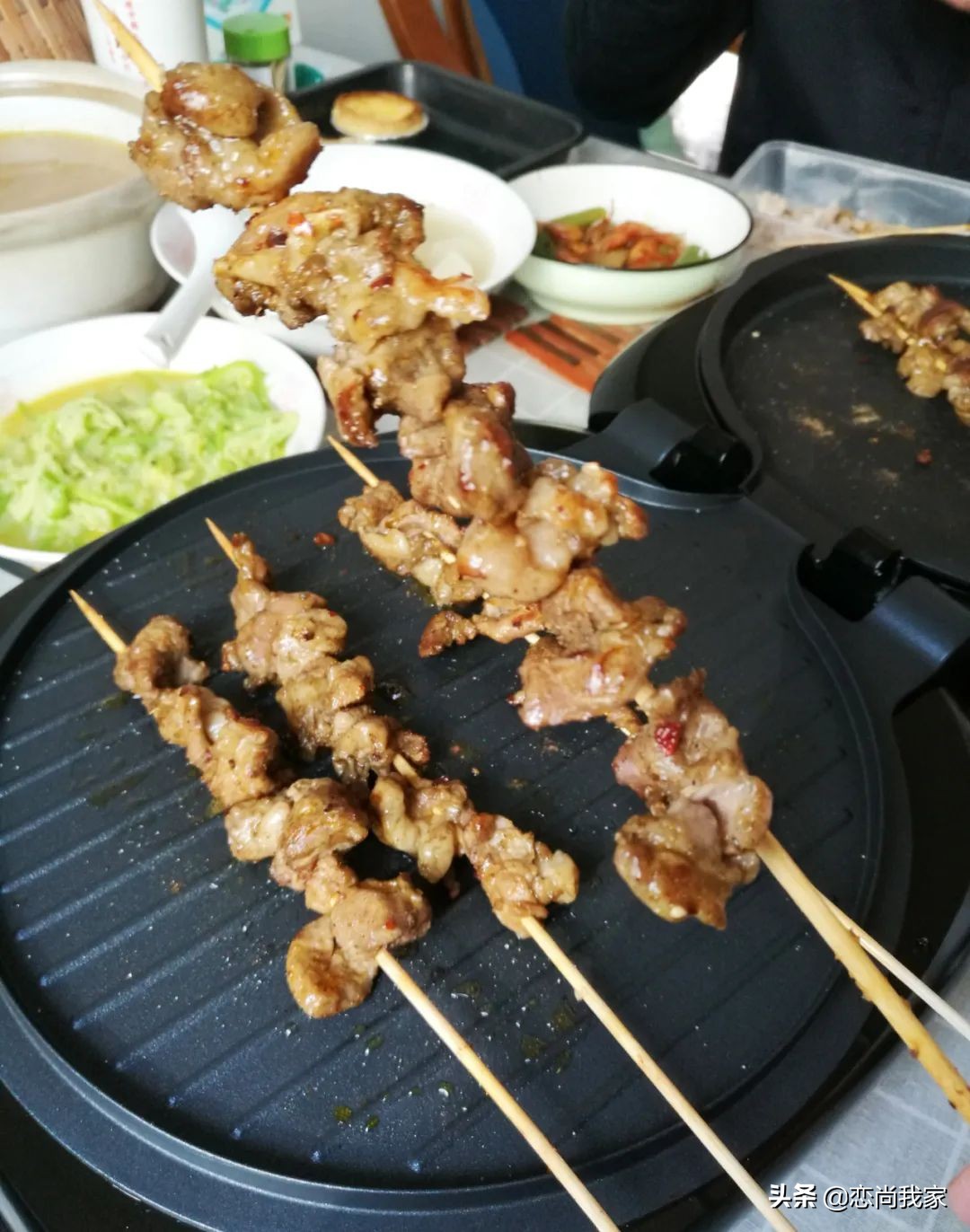 快过年了给家人做什么手工,在家烤羊肉串怎么做没有膻味儿