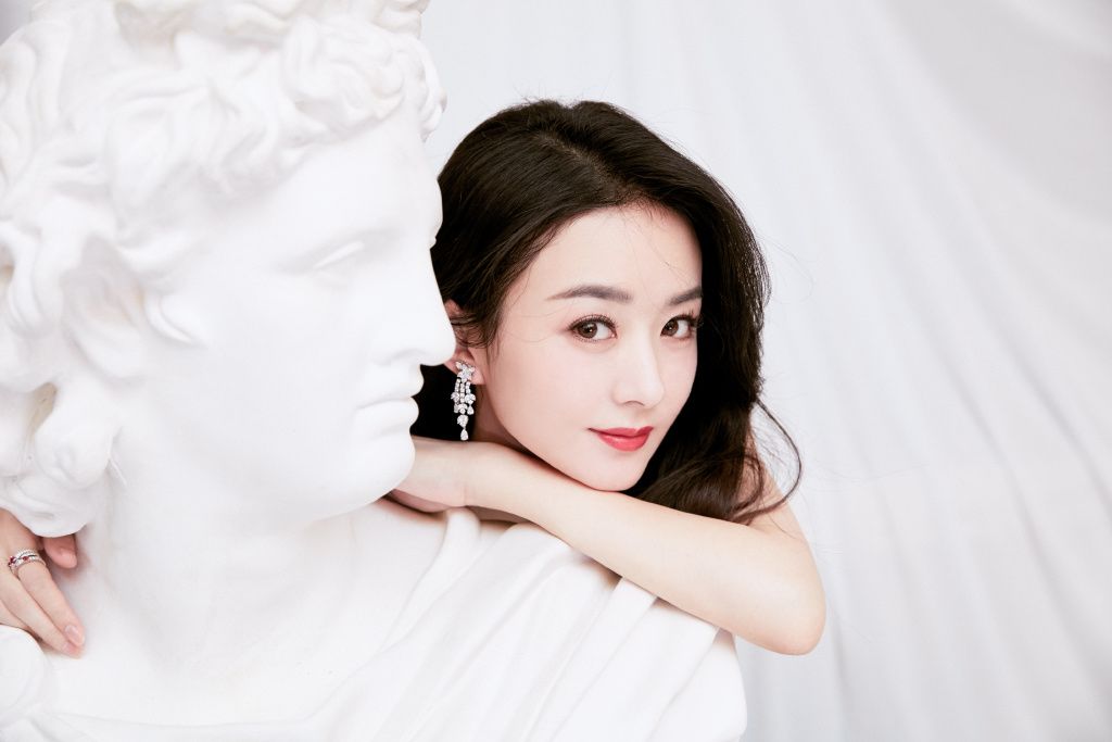 赵丽颖人气爆棚代言多,代言最多的艺人赵丽颖