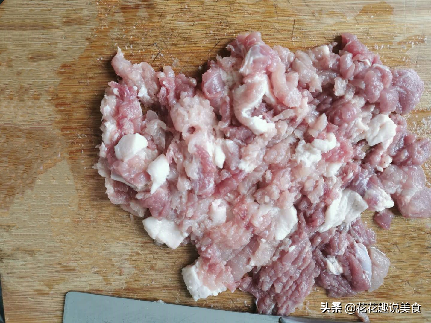 包馄饨肉馅用什么调,包馄饨怎么包出来比较皮薄好吃