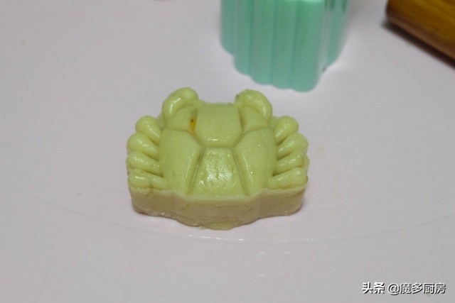 月饼家常做法不用转化糖浆,月饼好看又好吃做法