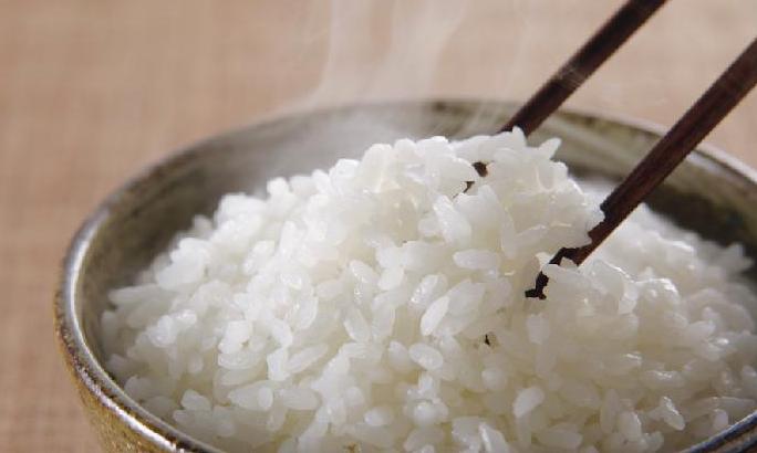 米饭怎么样蒸才会软糯窍门,蒸米饭不要仅放水这样做更好吃