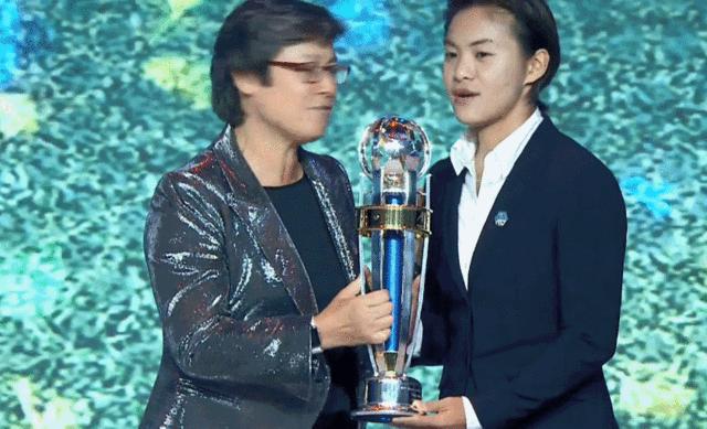 王霜最新颁奖视频,王霜激动夺冠