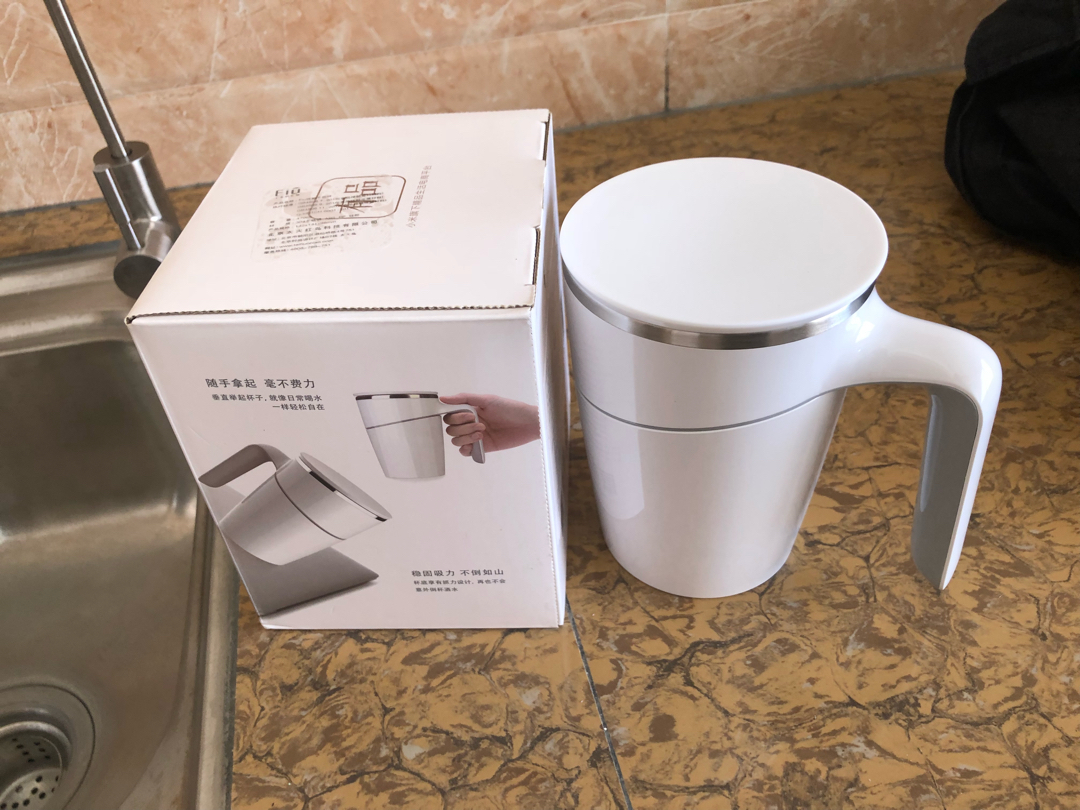 小米有品脑洞大开！出了款推不倒的杯子，秘密居然藏在杯底