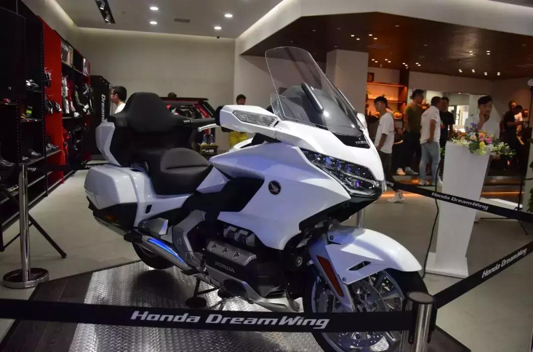 本田金翼2020款,2023款本田金翼1800落地价多少