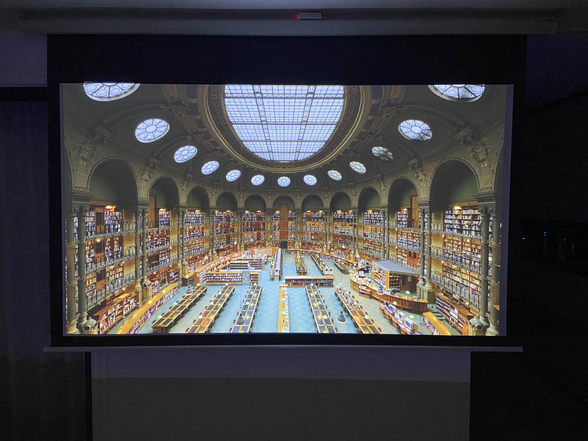 4k智能投影仪,智能4k声控投影仪