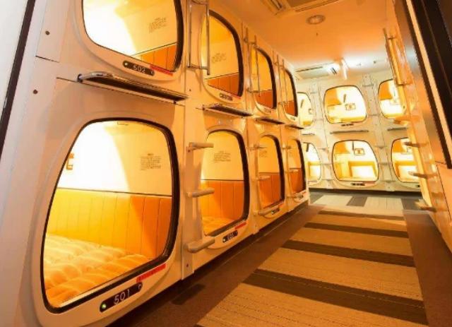 日本药丸酒店爆红，年轻人们一拥而上，晚上有动静真的方便？