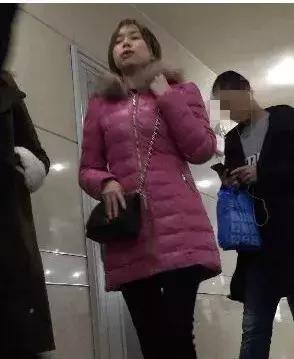 医院门口都有什么人,医院门口一群人