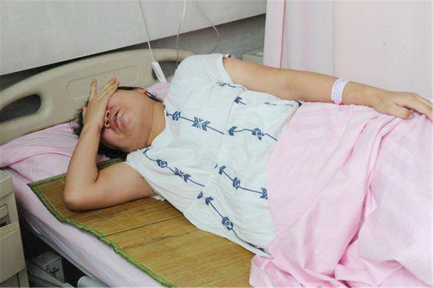 孕晚期腹部下方疼痛是入盆吗,孕晚期入盆后胎动引起的小腹疼