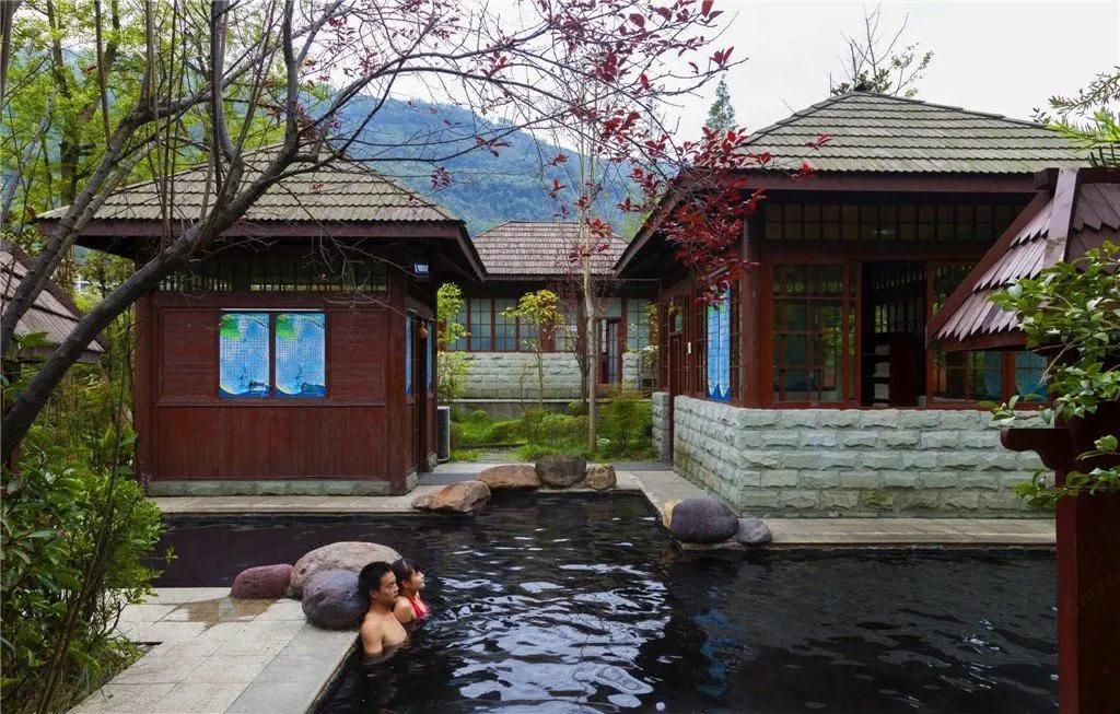 川西泡温泉看雪景,川西12月份最佳雪景泡温泉的地方