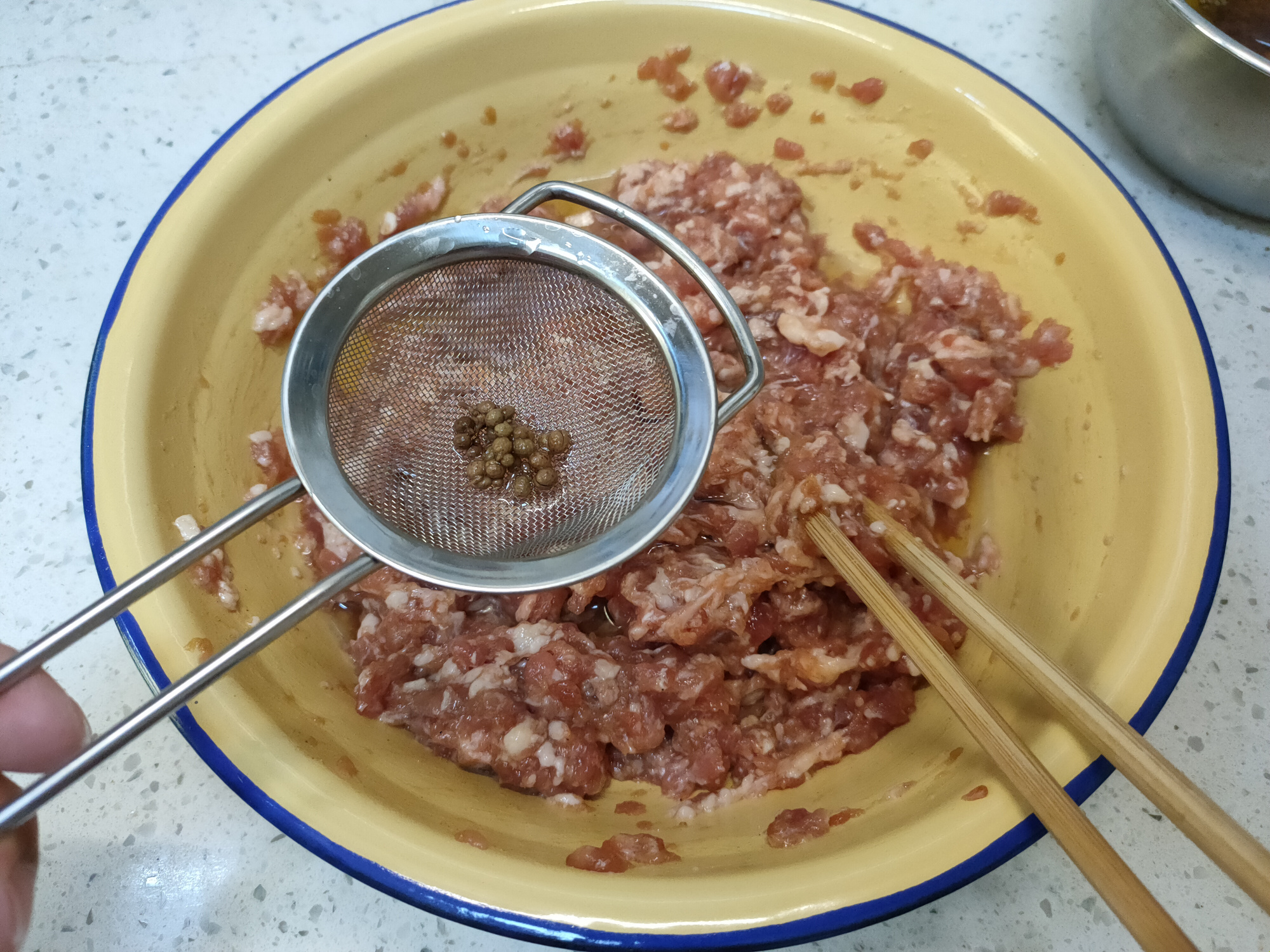 为什么饺子馅不能放盐,为什么调饺子馅总是没有肉香味