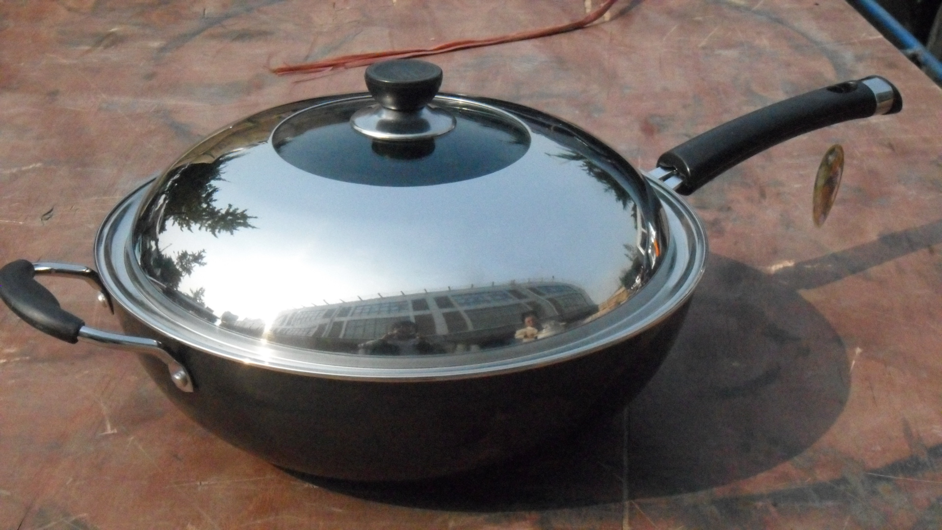 同样是铁锅应该怎么选择,不粘锅炒锅和传统铁锅哪个好