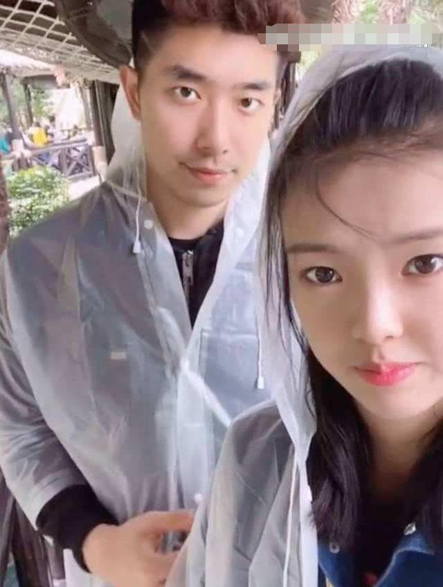 女排“颜值王”开法拉利回校,遭人吐槽炫富?副驾却不是未婚夫