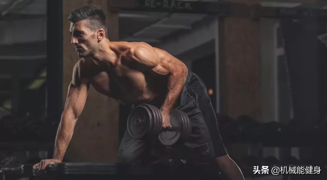 单手俯身划船练背部哪里有感觉,如何练习划船动作