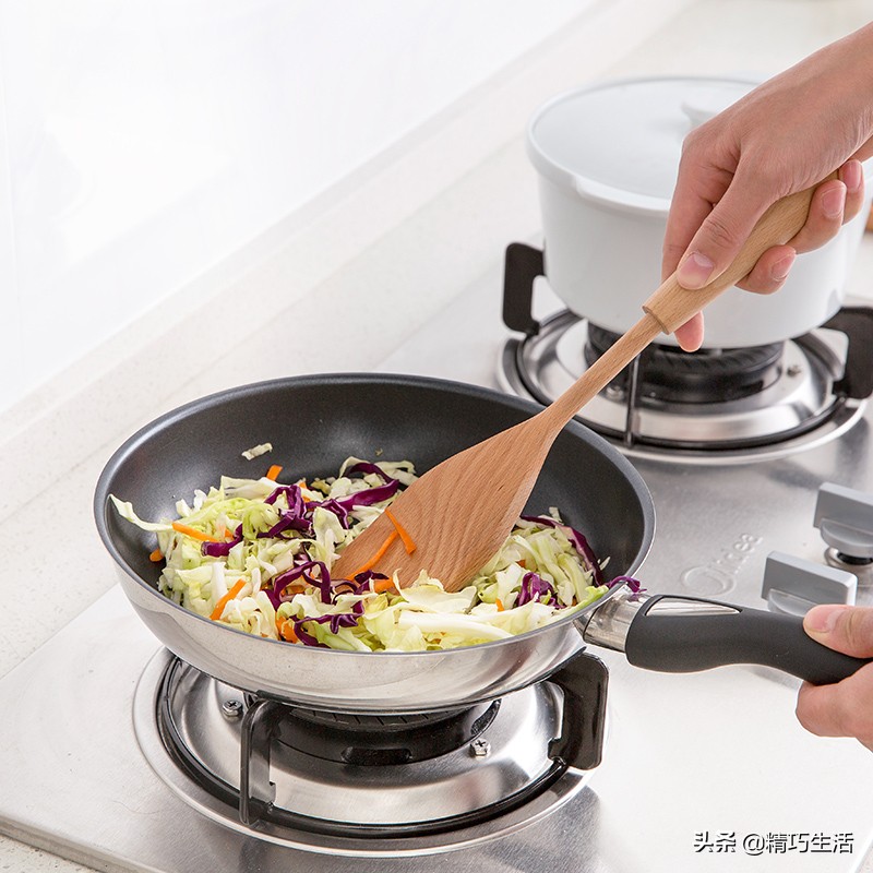 蜂窝不粘锅烧糊的黑垢怎么去除,不粘锅内壁烧糊的黑垢怎么去除