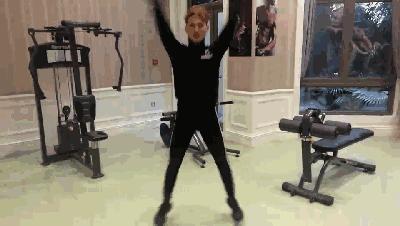 很简单的减肥动作1分钟就能做完,减肥很简单坚持三个月