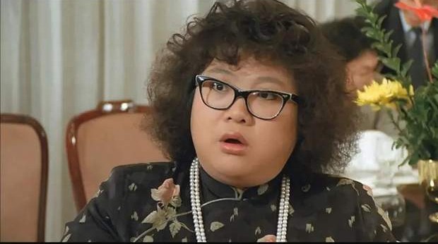 沈殿霞追思会上郑欣宜替父亲解围,郑欣宜已经继承肥姐遗产了吗